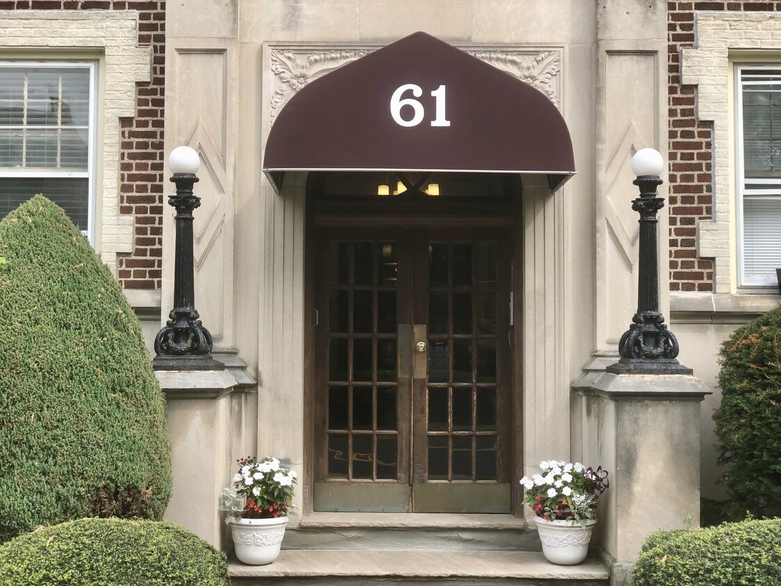 stately from entrance - 61 S Fullerton Ave