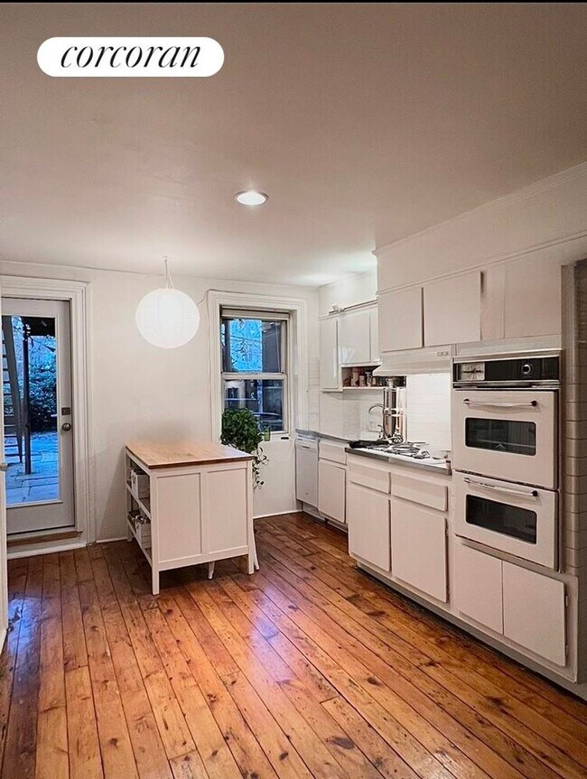 Foto del edificio - 205 Sterling Pl