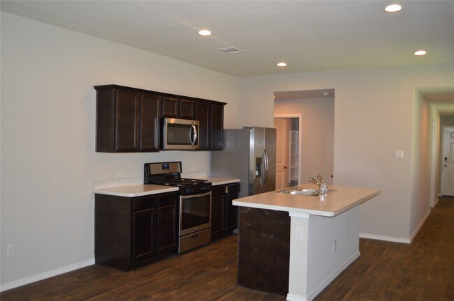 Foto del edificio - 16817 Lonely Pines Dr