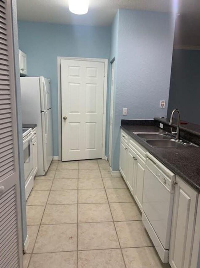 Foto del edificio - Palm Estates 2 Bedroom 2 Bath Condo w/Attached garage