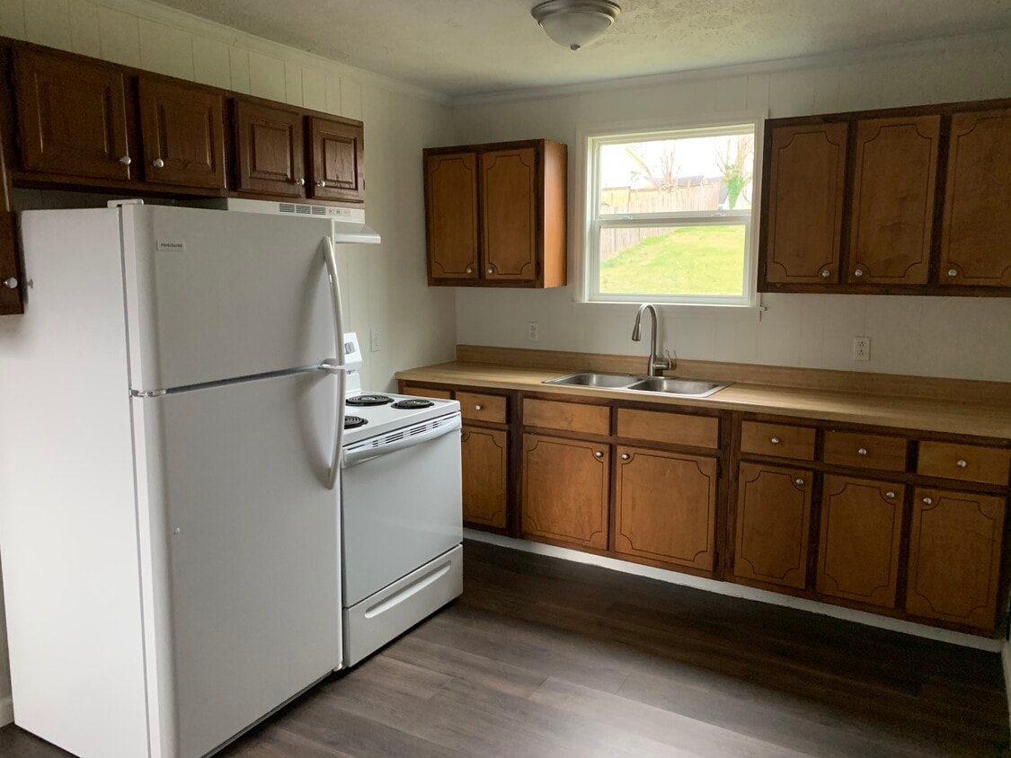 315 S Mulberry St, Dickson, TN 37055 Apartments in Dickson, TN