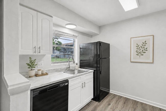 Kitchen - Roselea Manor Apartments
