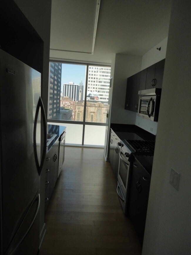 Building Photo - 8 E Randolph St