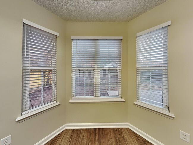 Building Photo - 472 Camella Cir