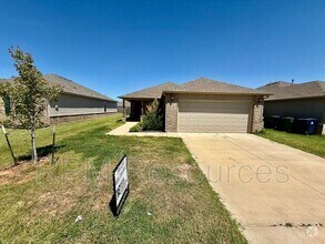 Building Photo - 1820 Hayes Ln