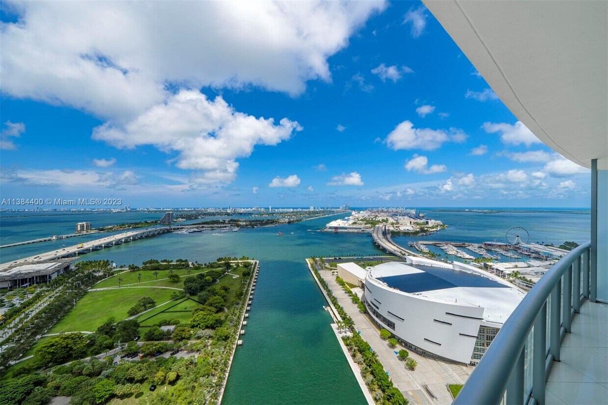 Primary Photo - 888 Biscayne Blvd
