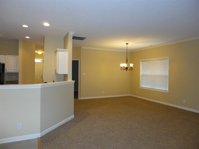 Foto del edificio - 8426 Stark Dr