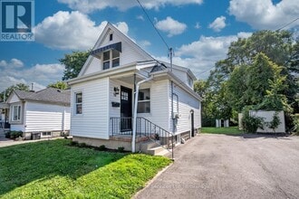 Building Photo - 235 E 21st St