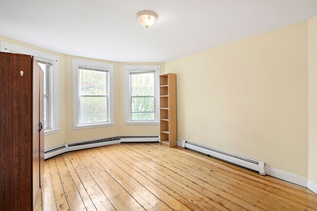 Building Photo - 64 Pleasant St