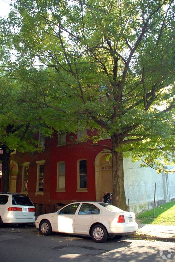 Foto principal - 230 S 6th St