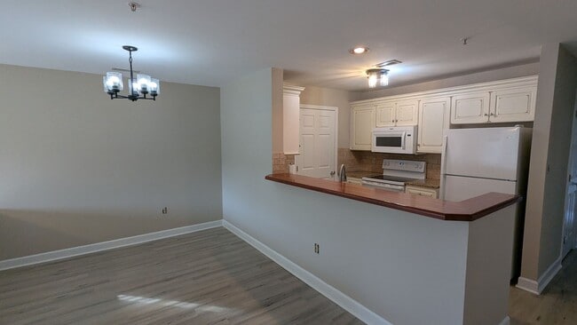 Building Photo - Three Bedroom Waterfront Condo Mooresville