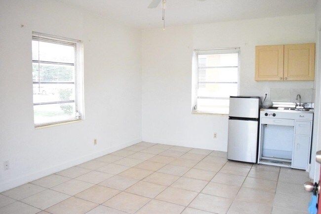 Building Photo - 1747 Funston