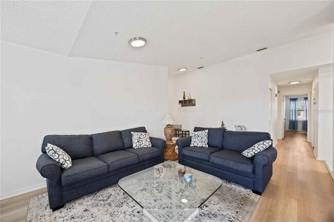 Building Photo - 3607 E Bay Dr