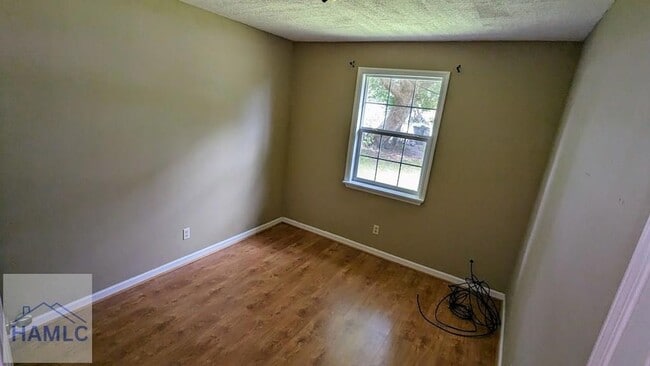 Building Photo - 927 Greenbriar Trial