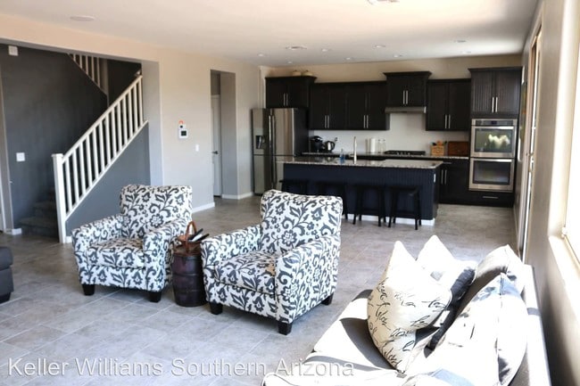 Building Photo - 5 br, 2.5 bath House - 13822 S Camino Acelga