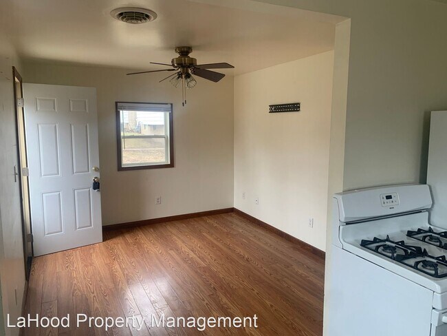 Building Photo - 2 br, 1 bath House - 1112 E Division Ave