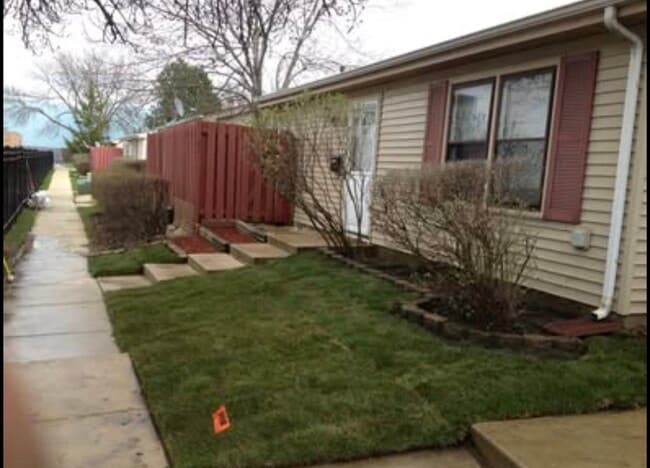 Building Photo - 1950 Hancock Dr