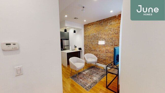 Building Photo - Full room in 3-bed/1.0-bath Home