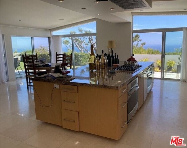 Foto del edificio - 3440 Shoreheights Dr