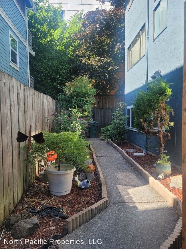 Foto del edificio - 2 br, 1 bath House - 1722 NW 58th St APT 2