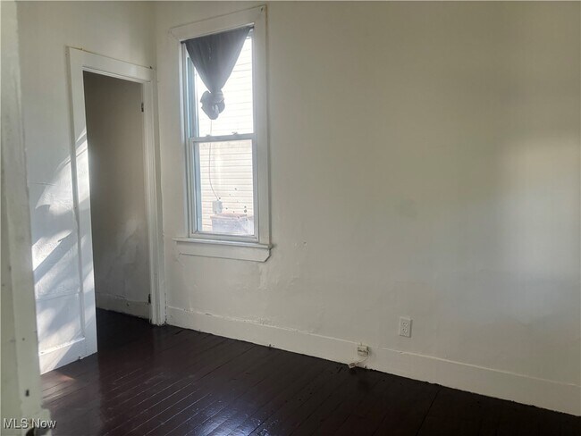 Building Photo - 6607 Edna Ave