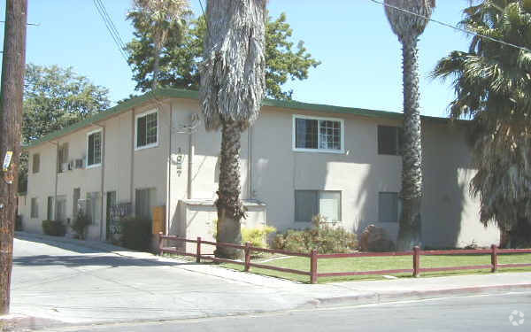 Foto principal - 1027 Elliot St