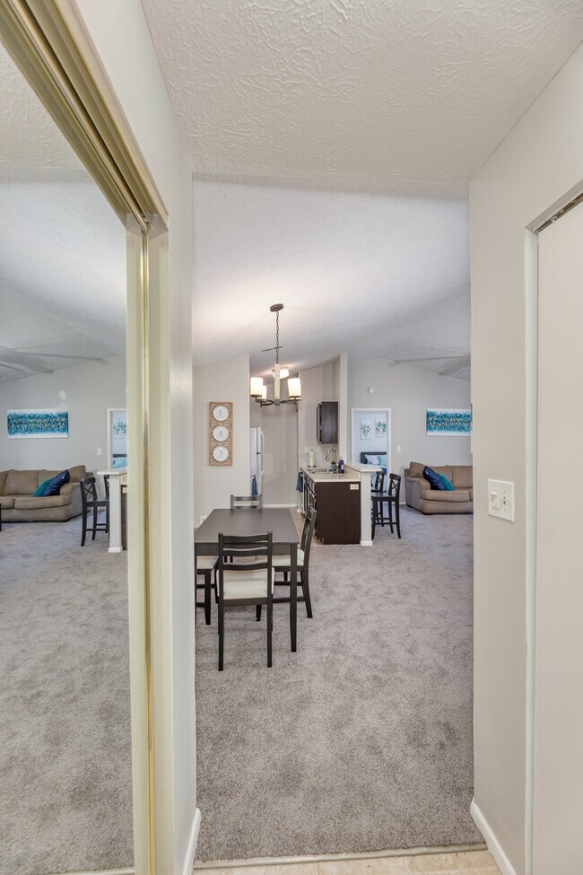 Foto del edificio - 4480 Village Ln