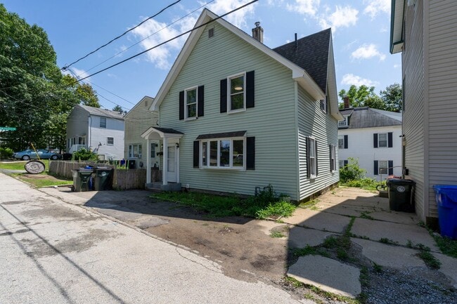 Building Photo - 571 Amherst St