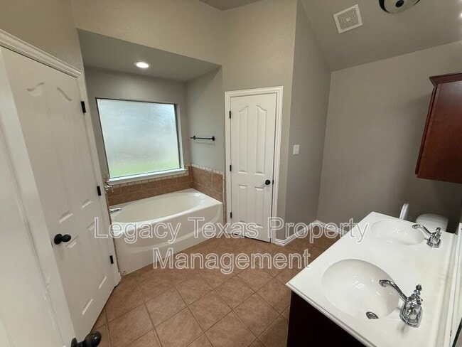 Foto del edificio - 3802 Pine Cir