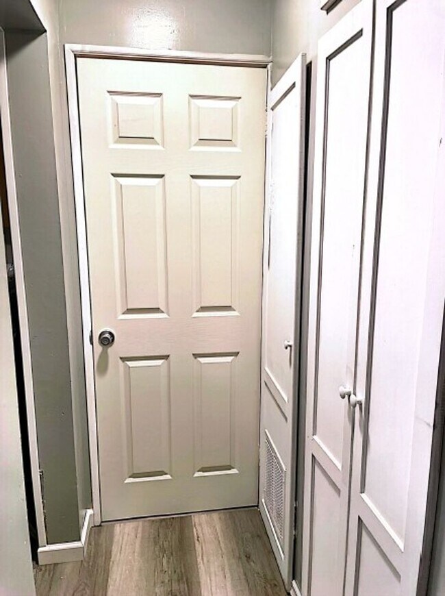 Foto del edificio - Coming soon! Great 2 bedroom with AC and detached garage!