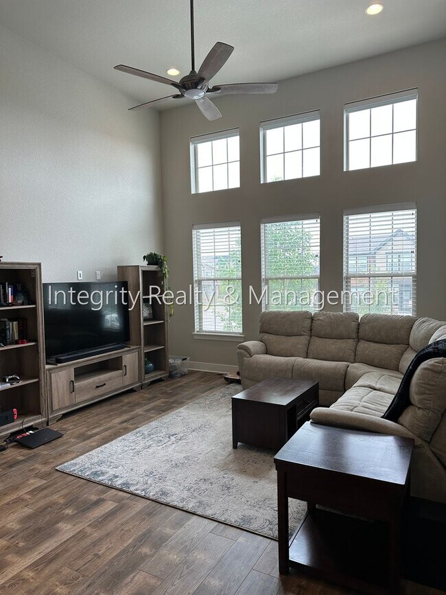 Building Photo - 3 Bed/2.5 Bath, 2,171 Sqft - 2612 Moline S...