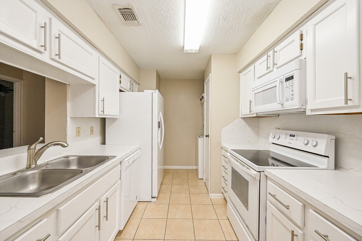 Foto principal - 12755 Mill Ridge Dr