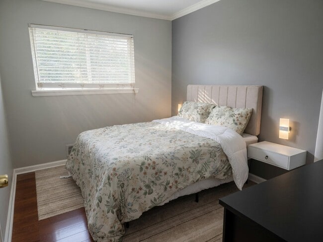 Building Photo - 3238 Amhurst Dr NW