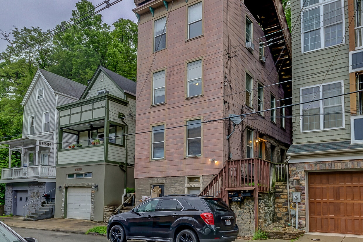 1240 Elsinore Ave Unit 3, Cincinnati, OH 45202 Apartments in