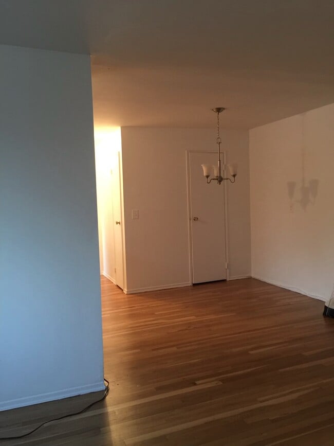 Dining area - 360 Washington Ave