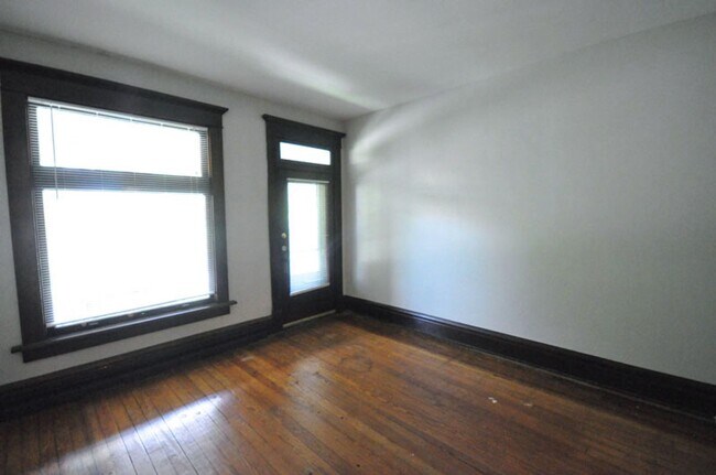 Foto del edificio - 1228-1230 Indianola Avenue