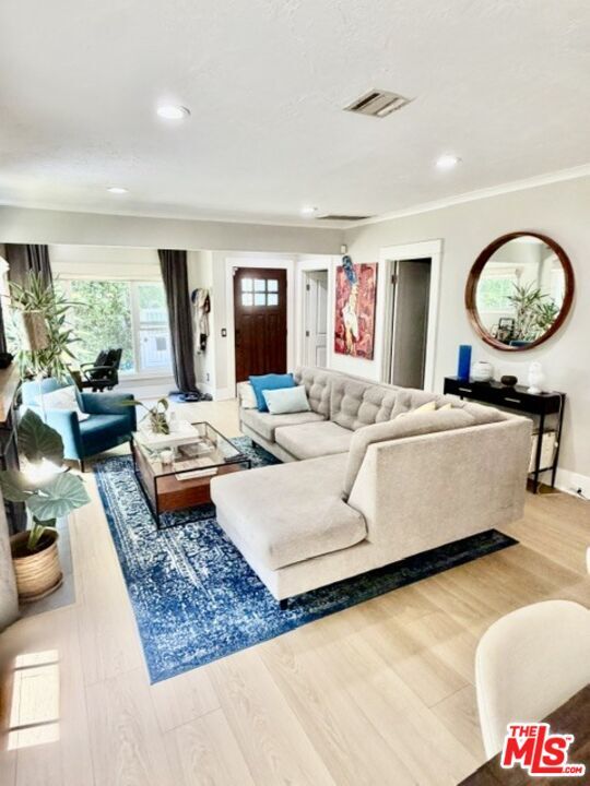 Foto del edificio - 1202 N Poinsettia Pl