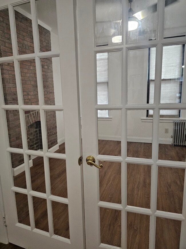 Center Room Looking Into Front Room - 331 16th St