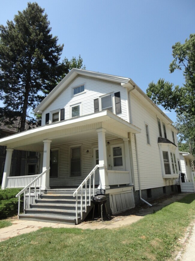 Building Photo - 516 E Chestnut St