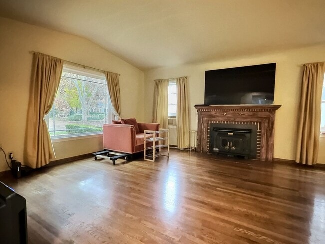 Building Photo - 3BD/2BA Classic Charming Home in Desirable Willow Glen