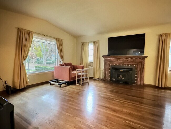 Foto del edificio - 3BD/2BA Classic Charming Home in Desirable Willow Glen