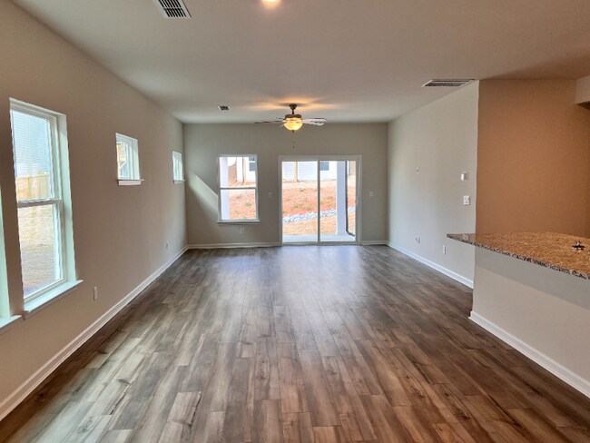 Foto del edificio - 238 Wells Cir