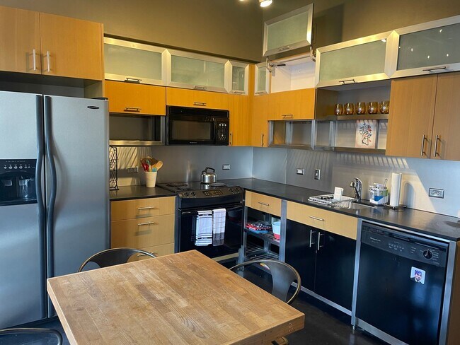 Foto del edificio - Beautiful Furnished Downtown Loft