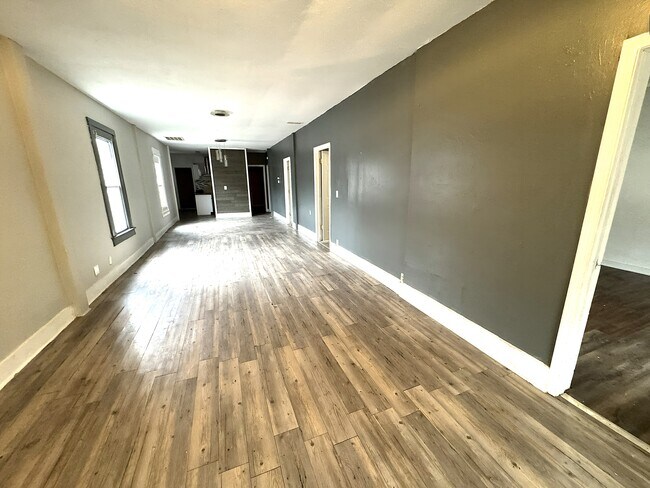 Building Photo - 1607 Draper St