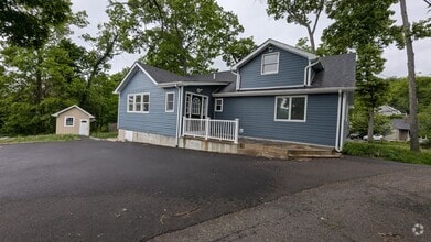 Building Photo - 7 Hemlock St