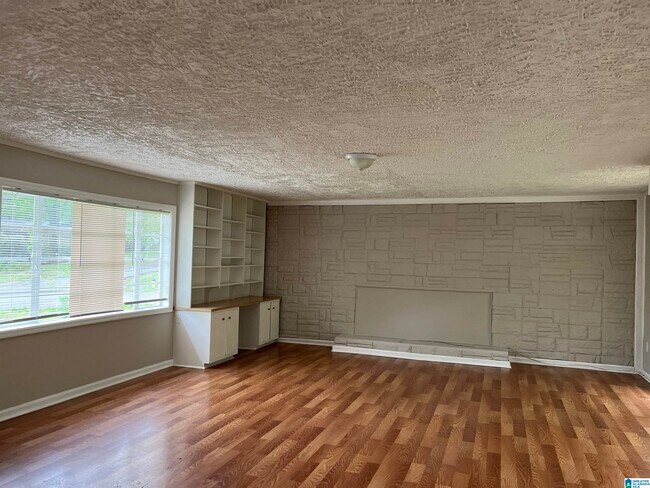 Building Photo - 120 17th Ave NW
