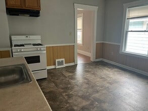 Building Photo - 6908 Polonia Ave