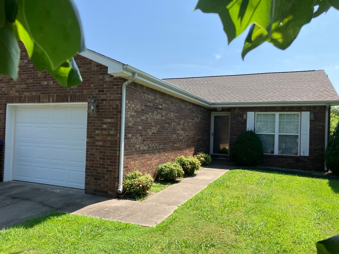 Primary Photo - 905 Bagwell Dr