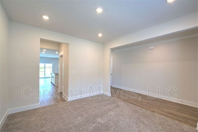 Building Photo - 208 Pewter Cir