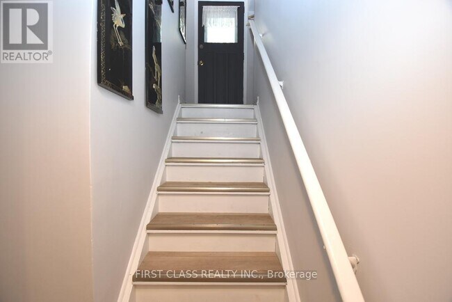 Photo du bâtiment - 108 Bowman Ave